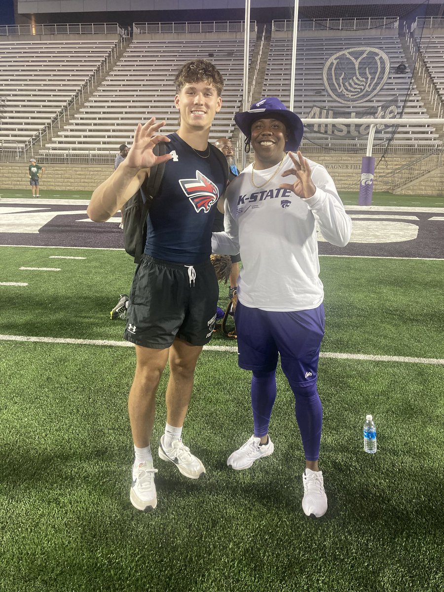 G_Cunningham_'s tweet image. Had a great time at the K_State football camp.  Thanks for the coaching @Coach_Middleton Thank you @CoachBrianLepak for your time after camp.  @recruit_route @Bryan_Bedford @CoachHarmon36 @pcwildcatfb