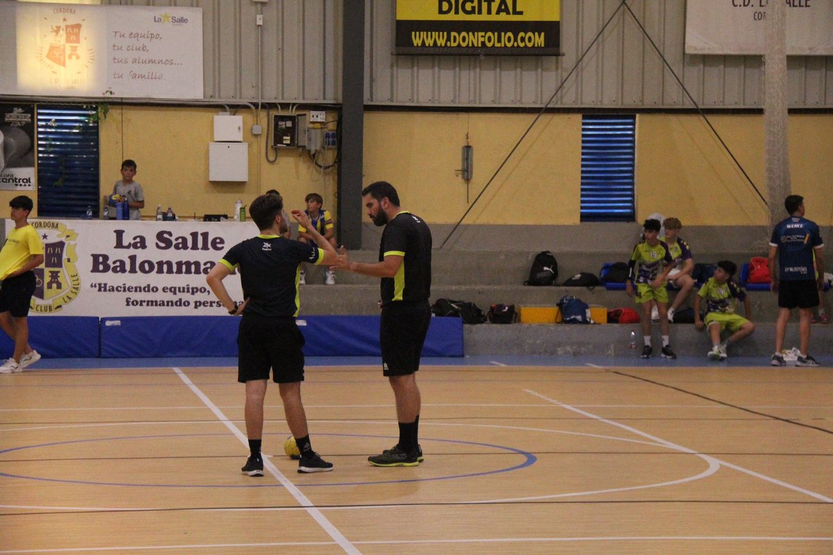 Finalizada la competición tenemos que dar las gracias a la <a href="/FAndaluzaBM/">Federación Andaluza de Balonmano</a>, al <a href="/CTACordobesa/">Delegación Cordobesa de Balonmano</a> y a cada a árbitro que ha participado en el torneo.

Sin vosotros el balonmano esta huérfano y es por eso que os agradecemos vuestro apoyo.

#IIISalleCup