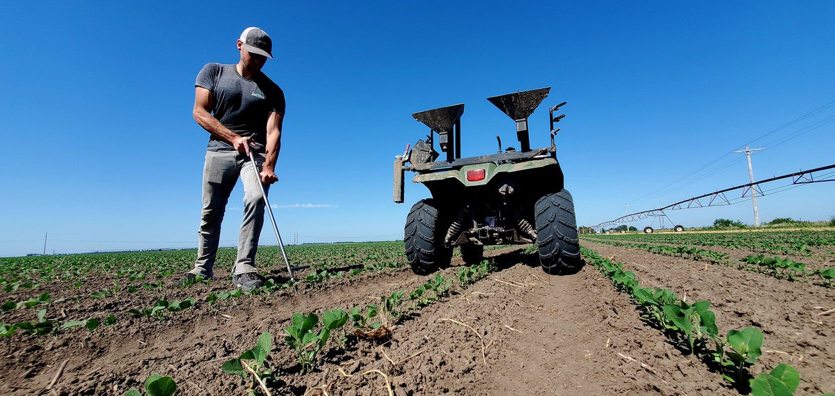 Tim_Friedel's tweet photo. Soilview's six season soil sampler Spencer spent the morning site-specific grid soil sampling in soybeans. #alliterationforeffect This is near Aurora, NE. https://t.co/L4CpKQhxda