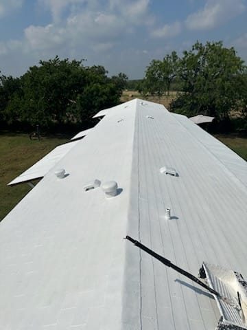 TheCrohnieGamer's tweet photo. @adamcaskey @KSATSarahSpivey @Justin_Horne @KSATMia since doing this to roof... A/C usage is down on average of 3 hours per day at a lower temp than we normally kept it! #ScienceWithSarah #KeepItCool #SouthTexas https://t.co/fyCzXBi0Ym