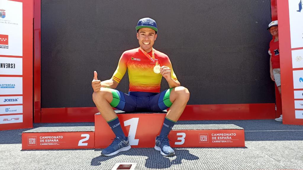 🇪🇸"Es la carrera más bonita que puedes ganar"🇪🇸
🚴‍♀️Carlos Gutiérrez lucirá  maillot de campeón de España en Ruta Elite 🎙️«Me hace mucha ilusión». Es el resultado al trabajo realizado🎙️«Nos  habíamos marcado este campeonato como un objetivo»
diariodeavila.es/noticia/zb4c3a…
#Ávila #Ciclismo