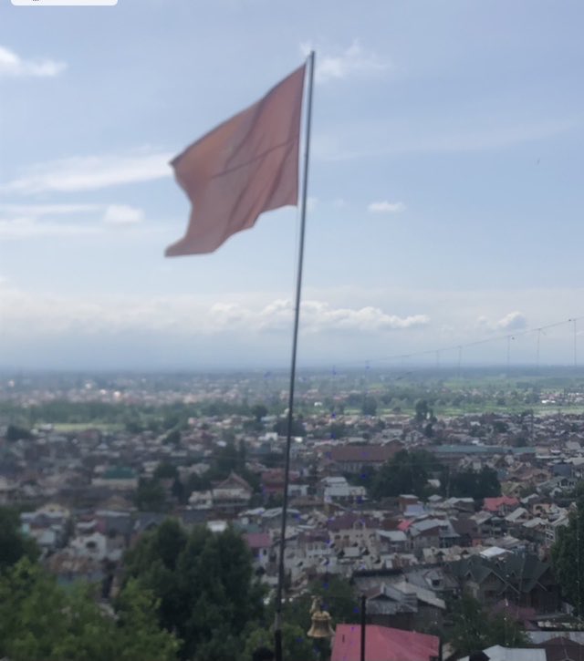 धर्म। ध्वजा। श्री माता शारिका भवानी, हारी पर्वत, श्रीनगर, कश्मीर।