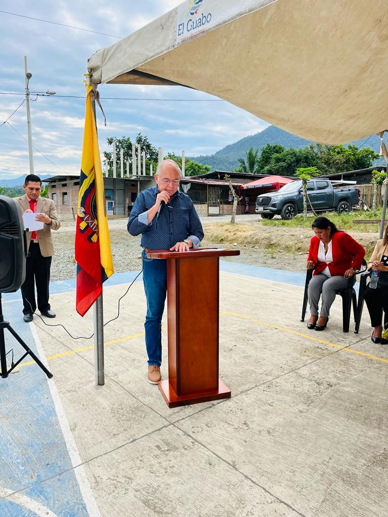 ByronZapataS's tweet photo. Hoy estuve en el sitio el Paraíso, de la parroquia Río Bonito del cantón #ElGuabo para ser parte de la reapertura de la Escuela de Educacion Básica "El Paraíso". Que emoción ver la felicidad de los niños y niñas que desde hoy se educarán en su propio territorio.

@LassoGuillermo https://t.co/Vhu5K8hMQO
