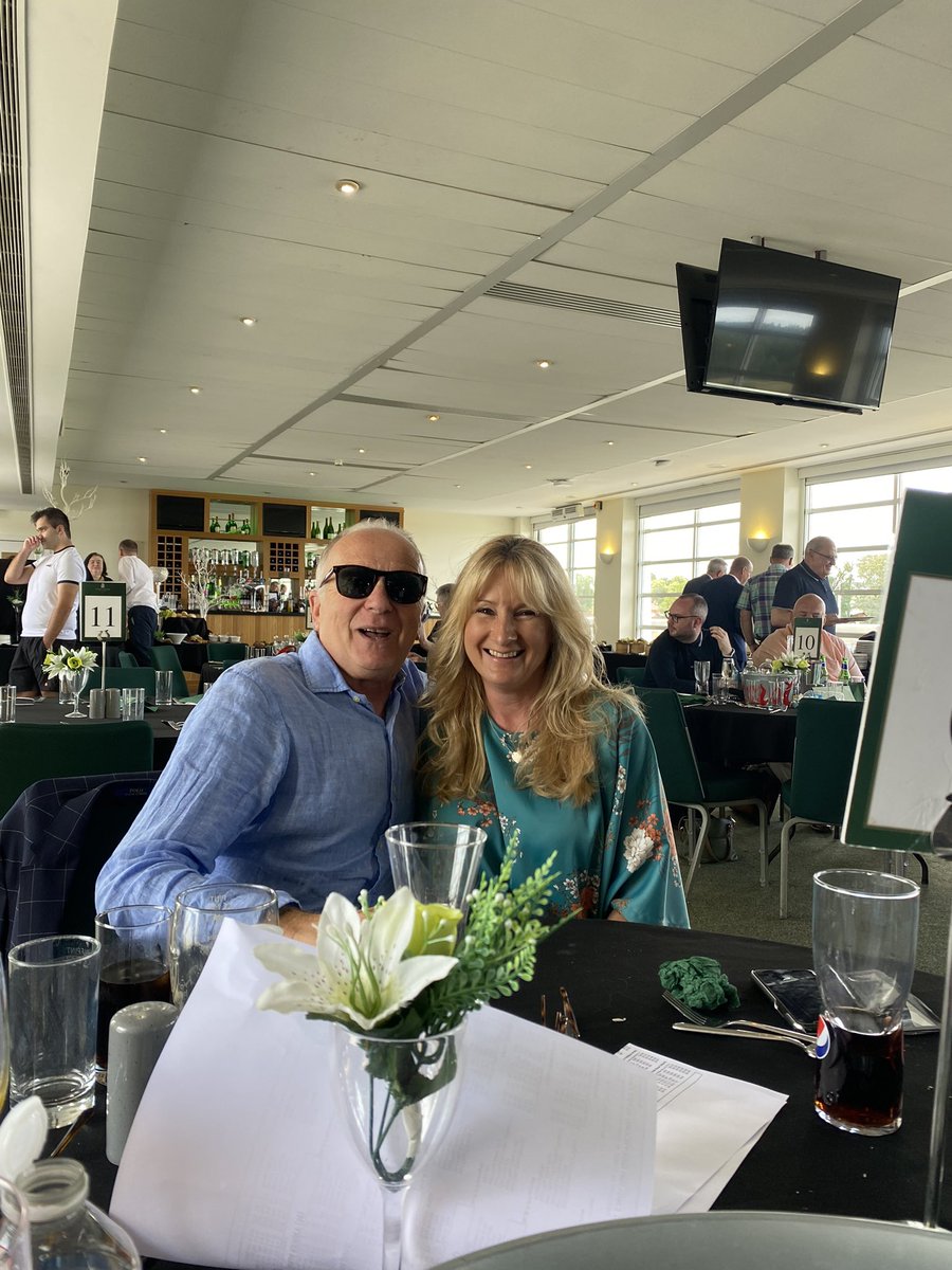 reesgreyhound's tweet photo. Derby Lunch @TowcesterRaces @StarSports_Bet #Cochise #Trap1 ๐ https://t.co/fkbsxhkts0