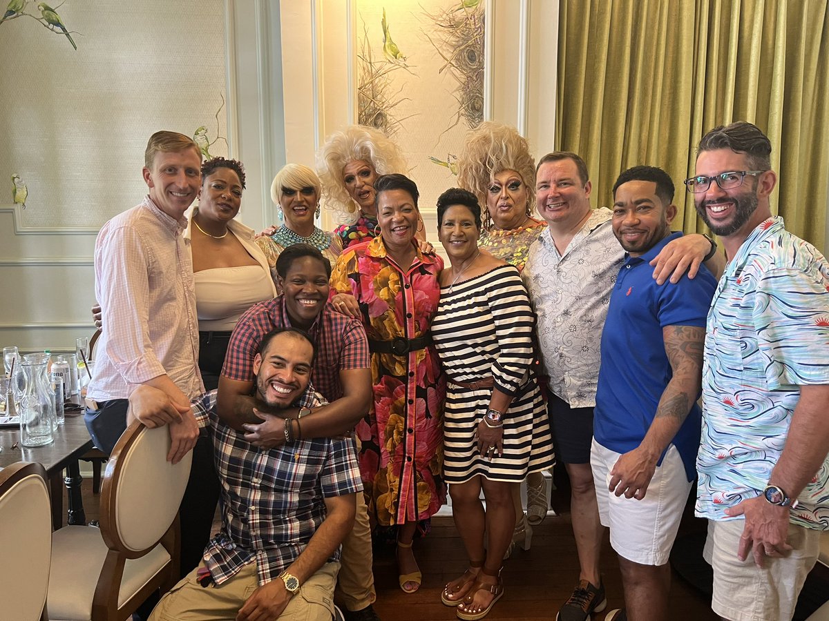 mayorcantrell's tweet image. This weekend I attended a Pride Brunch with our with LGBT public safety liaisons!🌈🏳️‍⚧️🏳️‍🌈

As #PrideMonth comes to a close, this brunch was a prime opportunity to bring together the City’s Public Safety LGBT Liaison Officers while enjoying each other’s fellowship and friendship.