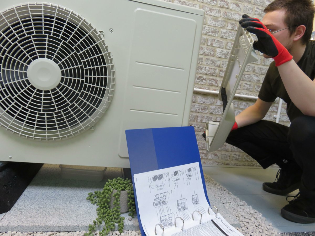 Gastectraining's tweet photo. 70% OFF ALL HEAT PUMP COURSES 🌎
JANUARY- JULY ONLY 🕛
70% PAID BY OFTEC ✅
70% discount for sole traders or small companies 
You pay 30% of your normal course fee, plus the VAT for the whole of the normal fee 
GET AIR SOURCE TRAINED AND CLAIM ON THE BUS SCHEME! https://t.co/NBhZ4zvzGv