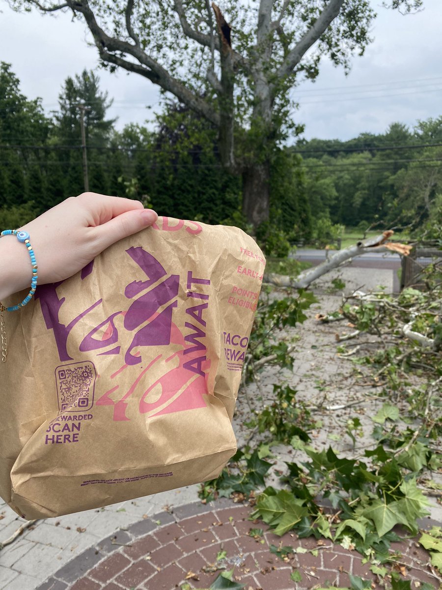 GrundfastKate's tweet photo. my @tacobell craving saved me and my cars life ❤️😋🧌🌮 https://t.co/WBYzyTdtte