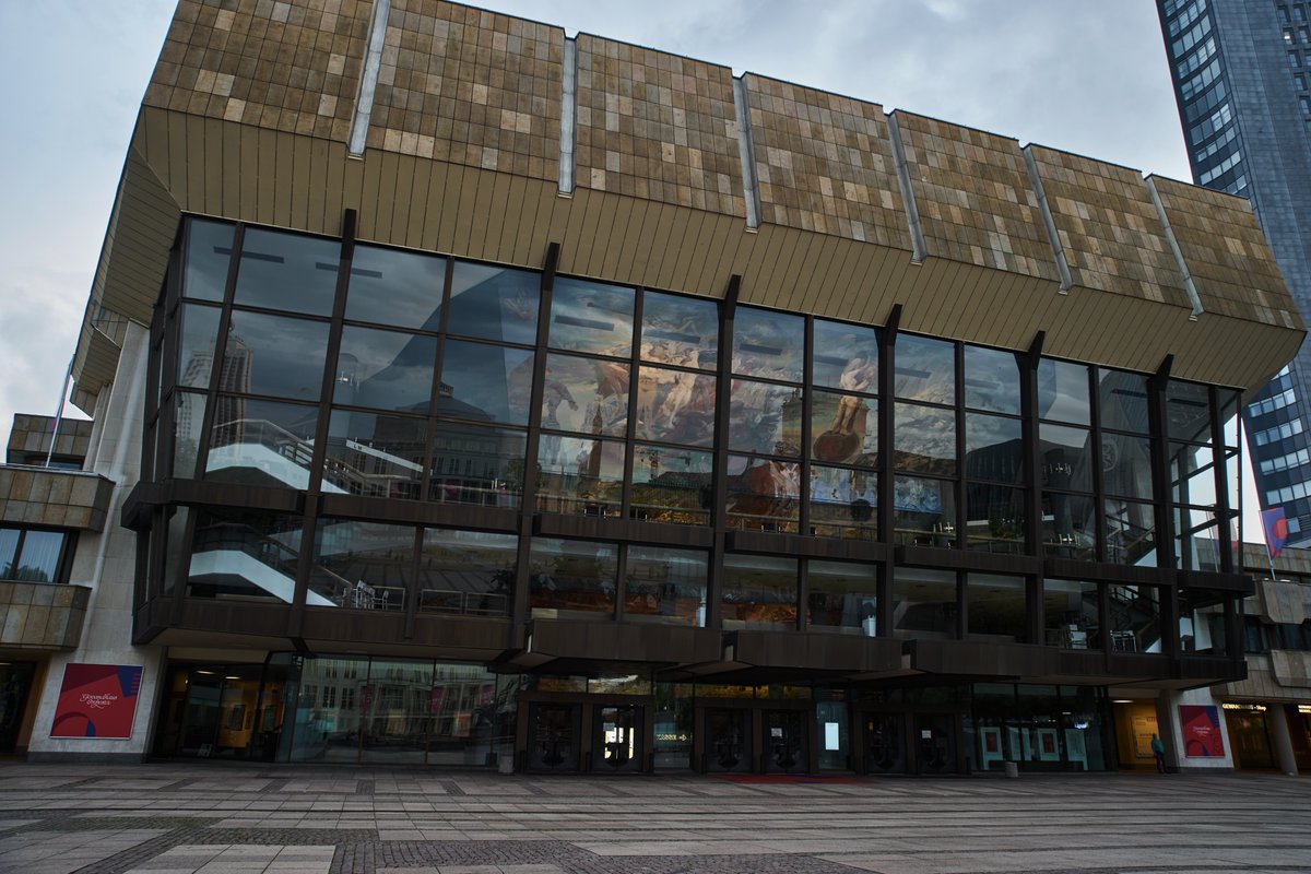 specialpaul's tweet photo. Kind regards to @AlphaMasterGer1
Sometimes I work there @Gewandhaus
#specialpaul
#Leipzig
#scoringstage
#GewandhauszuLeipzig
#City
#Music
#Mainstage
#work https://t.co/4sYvvYGzeV