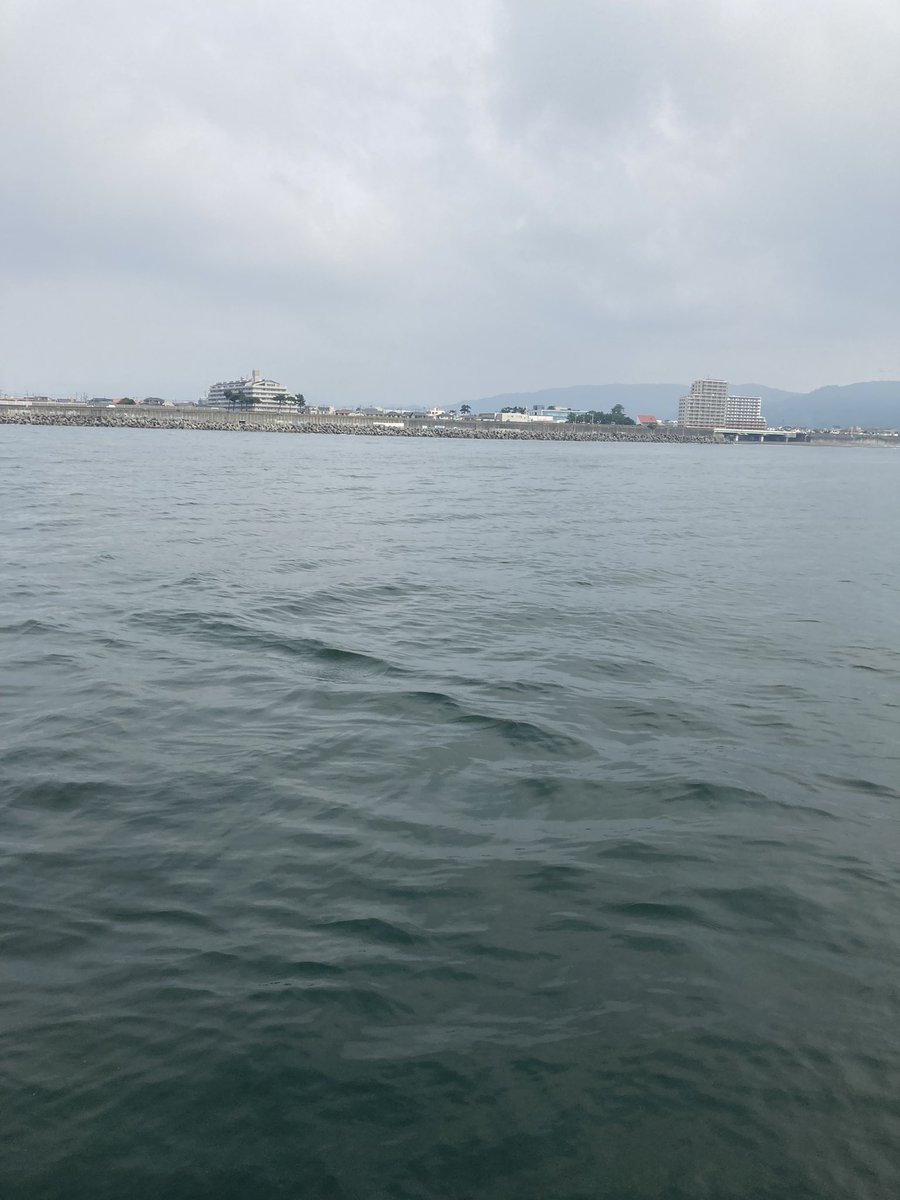 mochiron_hiro's tweet photo. なんかここに愚痴ばっかり書いてますが…
気を利かせて左舷に投げさせてあげてたら、こっちが右舷に投げると被せてくる。船長がローテーション要請してもミヨシ降りない。それでしっかり2本釣ってたけどかけてもミヨシ降りないから皆釣りできない。最近オフショアルアーこんなのばっかり、やになりそう https://t.co/Dywtec1ePO