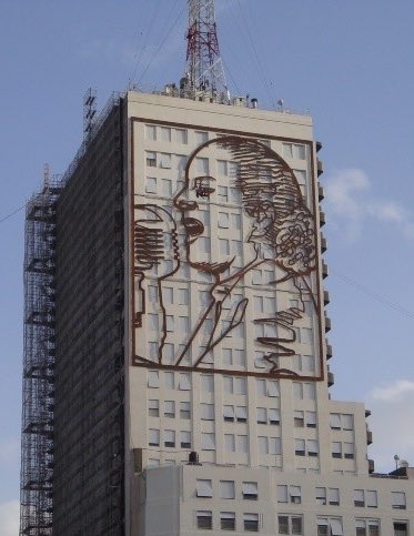 MalvidoGimenez's tweet photo. Habrá algún Jefe de gobierno que se anime a limpiar la pared?. No hay motivo para   politizar la ciudad con la imagen de la Sra. de Perón. https://t.co/Fu8X2x50mR