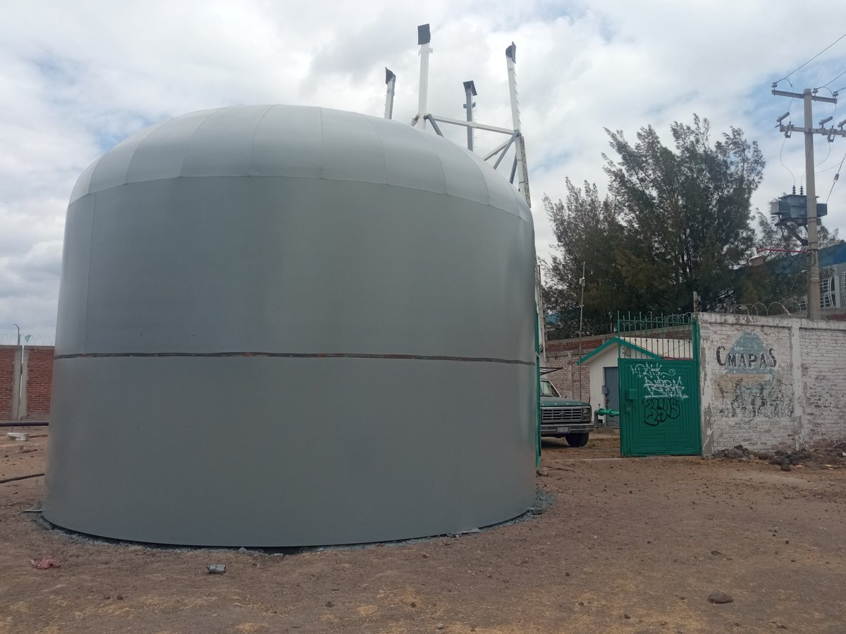CMAPASsalamanca's tweet photo. 📢 Seguimos trabajando para ti, hoy continuamos con labores de fondeado y samblasteo del Tanque Elevado en la Colonia "El Olimpo". ⚠️🦺🧰💦
#PorAmorAlAguaTodosUnidos
#Cmapas
#ObrasCmapas
#TanqueElevado https://t.co/HBhYREfKbM