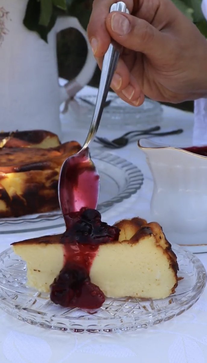 If you’re looking for something sweet to bake this Eid, check out @JenanLand Basque Cheesecake with Berry Compote 🍰 

instagram.com/reel/Ct10CgXI5…