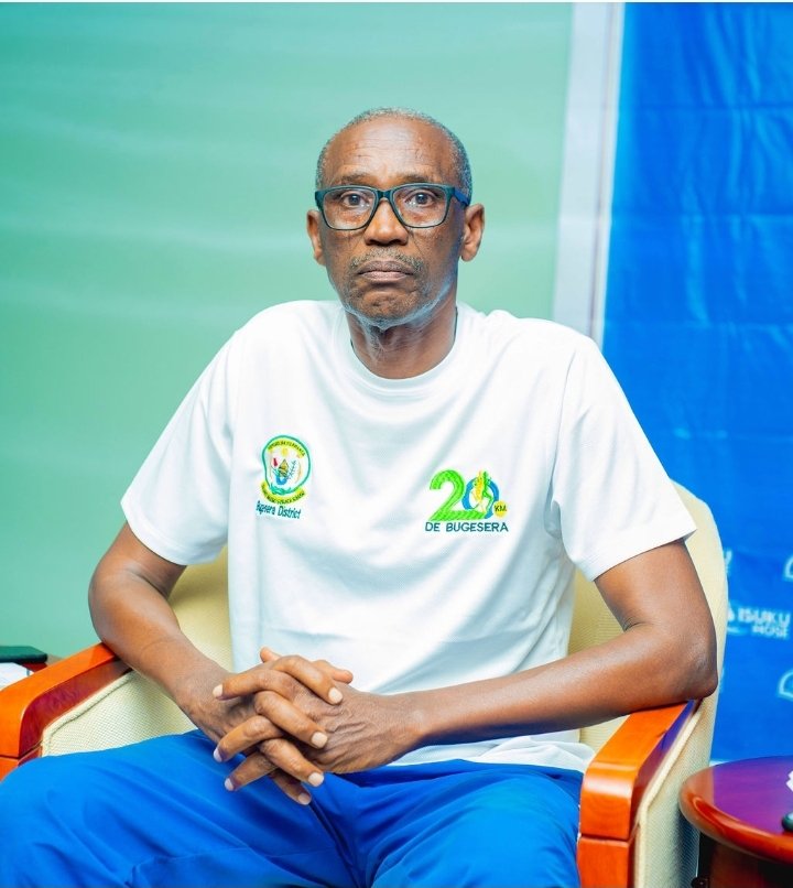 20km_debugesera's tweet photo. Uyu munsi, Umuyobozi w'Akarere - @MutabaziRich, @GSF_RC   n'abafatanyabikorwa batandukanye bari gufatanya gutegura @20km_debugesera bakoranye ikiganiro n'itangazamakuru bagaragaza aho imyiteguro ya #RaceToRestore igeze n'icyo buri wese asabwa kugira ngo irushanwa rizagende neza. https://t.co/lfiihtC6qJ