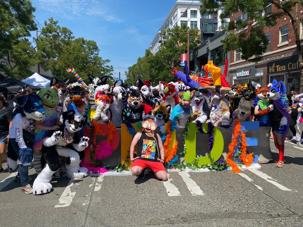 🏳️‍🌈PRIDE🏳️‍🌈
📷: @ScatterplotDog @RainCoug #SeattlePride