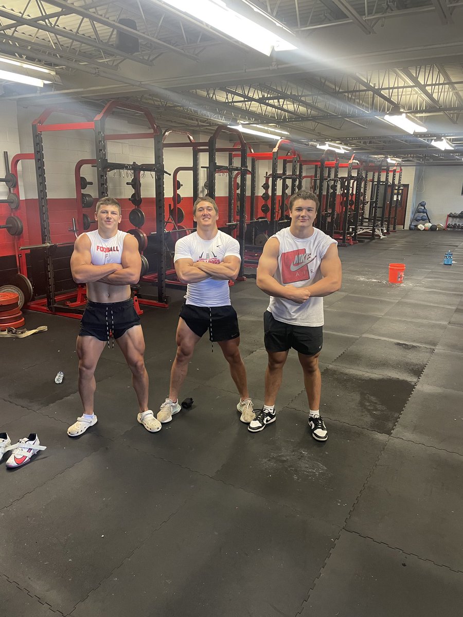 Some good numbers in the weight room. 22 players over 225 bench and 3 over 300 bench. #bigdawg <a href="/Uncommon_Coach/">Chad Pickett</a> <a href="/fchs_bulldogs/">Forsyth Central Athletics</a> <a href="/ForsythCentAD/">FCHS_AD</a> <a href="/ForsythSports/">FCN Sports</a>