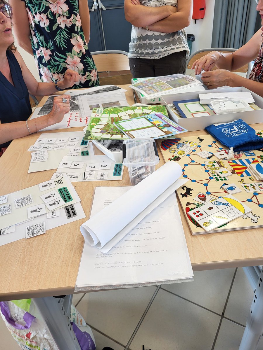 cdupuy5's tweet image. Dans le cadre des bilans des constellations #Planmaths de la circonscription de Pithiviers, organisation d'un forum des connaissances :
↪️ Un moment d'échanges et de partage entre des enseignants de cycles 1, 2. 
↪️ Des réflexions riches avec @meladamczyk 👏👏
@dsden45