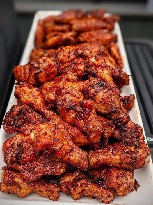 SthCooking's tweet image. Smoked Chicken Wings
Ingredients:
2 pounds chicken wings
1 tablespoon paprika
1 tablespoon garlic powder
1 tablespoon onion powder
1 teaspoon salt
1 teaspoon pepper
1/2 cup unsalted butter, melted
1/4 cup hot sauce
#Cooking #cookingIsAllYouNeed #RecipeOfTheDay  #recipe #FoodieBea