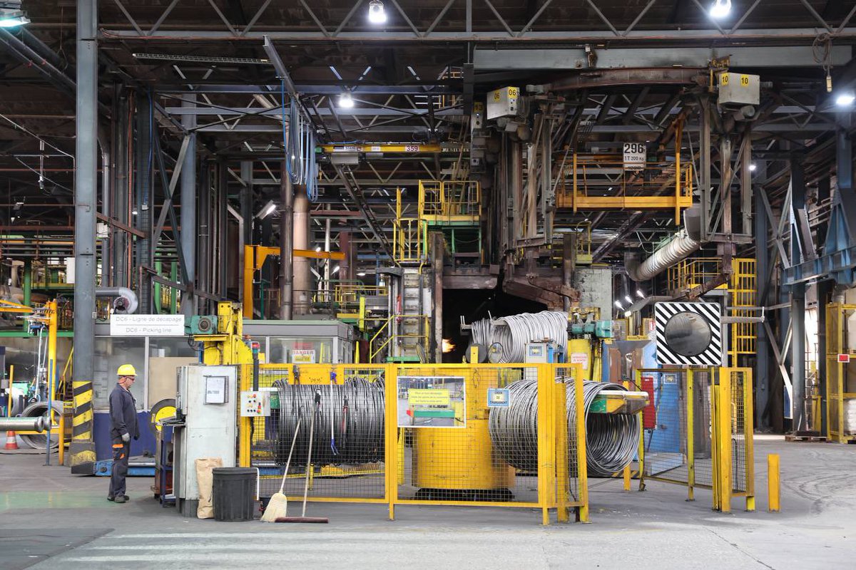 RolandLescure's tweet photo. Chez Ugitech, cathédrale industrielle de Savoie avec son savoir-faire unique pour l'acier inoxydable. Les défis sont importants, mais nous réussirons la conquête d'un acier plus vert et plus recyclé, au bénéfice de l'emploi et du climat. https://t.co/2kxgJmL8re