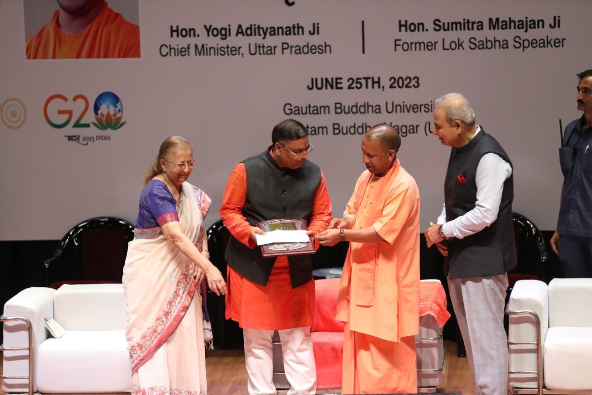#वैश्विक_हिन्दूराष्ट्र_महोत्सव_की_सफलता
हिन्दू जनजागृति समिति तथा श्री रमेश शिंदेजी
का खूब खूब अभिनंदन. 
हिन्दू जनसमुदाय तथा हिन्दू संघटनांओं को संघटित कर शक्ती,प्रेरणा प्रदान करने कार्य  हिन्दू जनजागृति समितिने किया हैं, जन समर्थन प्राप्त किया है, राजाश्रय में भी समिति सफल रही.