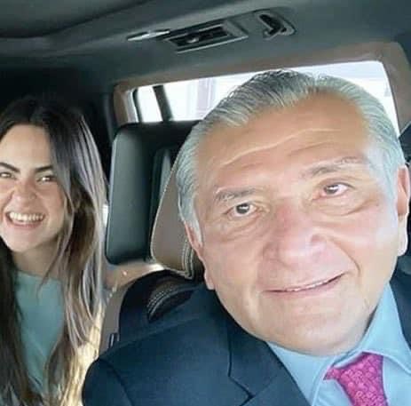 sof_hermosillo's tweet photo. “No puede existir gobierno rico con pueblo pobre”, ¿o cómo era? 

La familia de la diputada plurinominal Andrea Chavez viaja en avión privado. 🤠

No sabía que esos “sueldos” alcanzan para rentar un avión de Juárez a CDMX, ¿o también lo pagó Adán Augusto? 👀 https://t.co/WSpB88gjkm