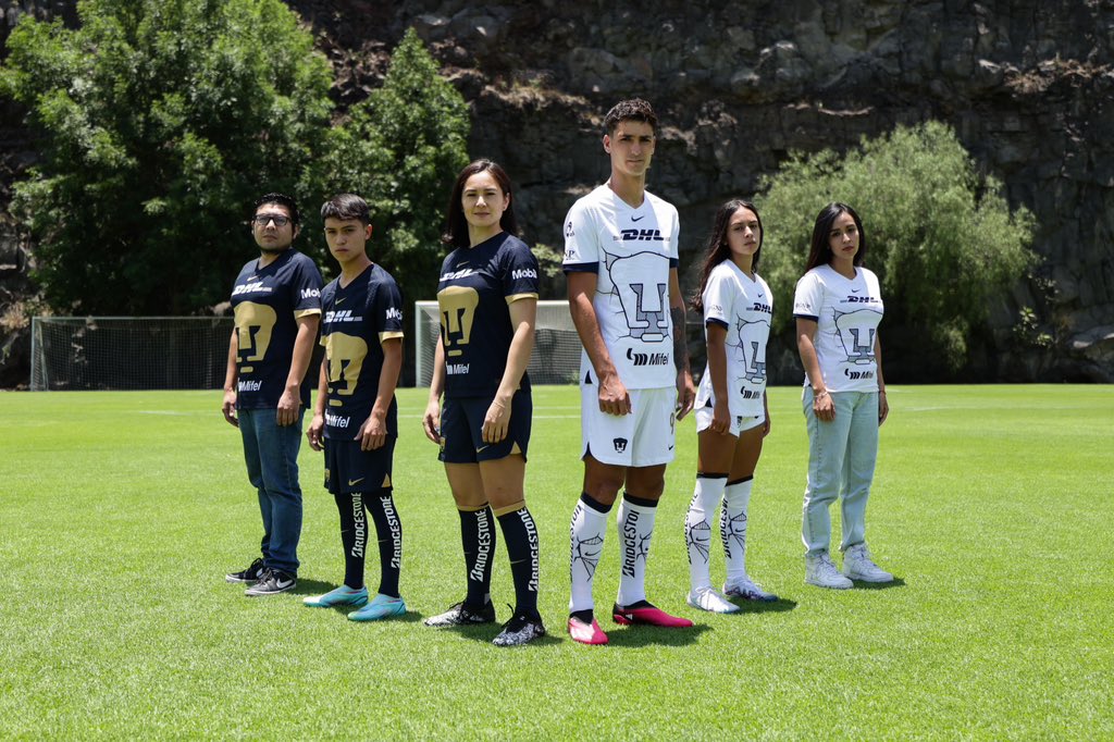 soloBunker's tweet photo. NUEVA PIEL 🐾

@PumasMX presentó su nuevo jersey de local y visitante para la Temporada 2023-24.

 ¿Les gusta, afición auriazul? 👀 https://t.co/IYWdpFVXAZ