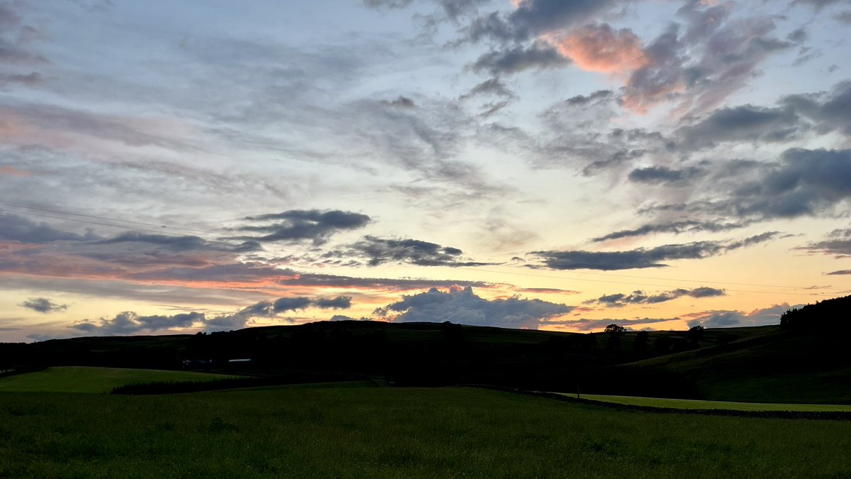 anthonyrh33's tweet photo. The little girl having a moment at 10pm last night taking in the sunset. #ScottishBorders https://t.co/LNKmTAjI3w