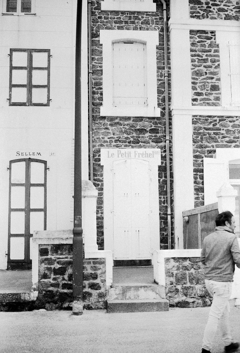Moritzette's tweet photo. Nostalgie d'un passé non vécu
#filmphotography #bnwphotography #thedaily35mm #blackandwhite #JeudiPhoto #the35mmdiary #back2thebase #Monochrome #fotografía #staybrokeshootfilm #indiefilmlab #filmlove #filmcommunity #argentique #filmisalive #blackandwhitephotography #noiretblanc https://t.co/vkhAS4WsLy
