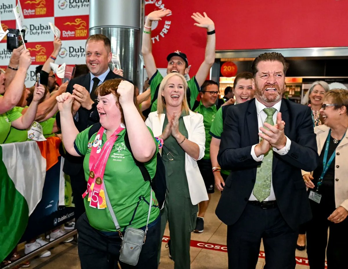 ThomasByrneTD's tweet image. Absolute scenes at @DublinAirport - scenes of total celebration, as our @SpecialOlympics @SOIreland athletes returned home.  75 medals brought home by 73 athletes!  It was a privilege to be invited to greet the athletes at the aeroplane door and to walk out with them. 

You all…