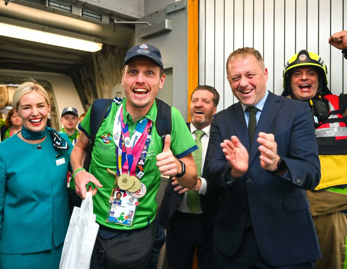 ThomasByrneTD's tweet image. Absolute scenes at @DublinAirport - scenes of total celebration, as our @SpecialOlympics @SOIreland athletes returned home.  75 medals brought home by 73 athletes!  It was a privilege to be invited to greet the athletes at the aeroplane door and to walk out with them. 

You all…