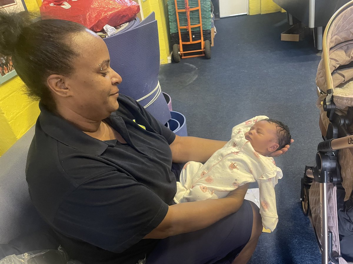 WHYCNunhead's tweet photo. #exmember Dequane brought #futuremember Malaysia and his partner Lois in to meet us tonight. #ProudAuntie China got in on the act too! #youthwork Juliet looking a bit too comfortable! https://t.co/EFMFF2ifm9