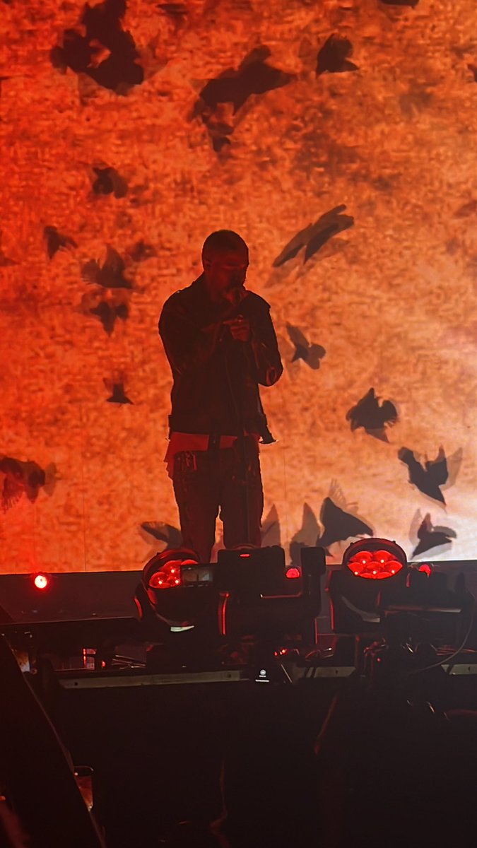 icaruss777's tweet photo. Finally got to see @KiDCuDi 🫂 https://t.co/m0YaGDqVfW