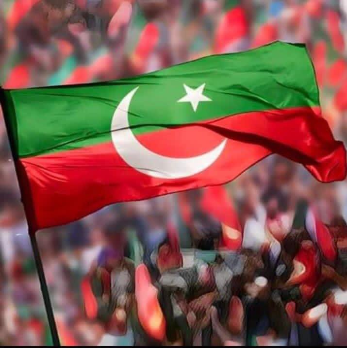 imransidiqii's tweet image. #headerupdated
میں بھی عمران خان ہوں، میں بھی پی ٹی آئی ہوں.
جو نادان سمجھ رہے ہیں کہ طاقت کے بل بوتے پر ہم اس تحریک کو ختم کر سکتے ہیں وہ احمقوں کے جنت میں رہتے ہیں.
#میں_تحریک_انصاف_ہوں