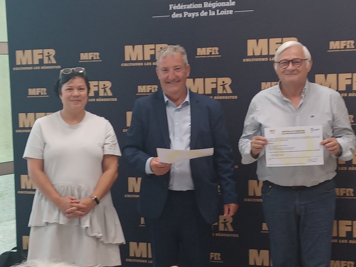 PERDRIAU Jean-François (@jeanperdriau) on Twitter photo ➡️ Ils sont engagés
➡️ Ils portent les valeurs du réseau #MFR
➡️ 40 administrateurs du réseau <a href="/FRMFR_PDL/">MFR PDL</a> ont suivi #modules
👏 9 administrateurs 🎓 pour avoir suivi le parcours complet Certificat Gestion Associative
👏 <a href="/STEVENSJeanPau1/">STEVENS Jean Paul</a>, nouveau Président FD #MFR <a href="/lamayenne/">La Mayenne, le Département</a> ➡️ Ils sont engagés
➡️ Ils portent les valeurs du réseau #MFR
➡️ 40 administrateurs du réseau <a href="/FRMFR_PDL/">MFR PDL</a> ont suivi #modules
👏 9 administrateurs 🎓 pour avoir suivi le parcours complet Certificat Gestion Associative
👏 <a href="/STEVENSJeanPau1/">STEVENS Jean Paul</a>, nouveau Président FD #MFR <a href="/lamayenne/">La Mayenne, le Département</a>