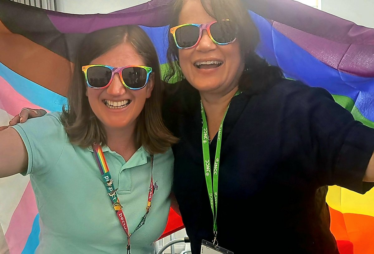 Celebrating #Pride2023 with @abi_goulding & colleagues @JNCC_UK in #Aberdeen 🙌🏾

💜💙💚💛🧡❤️

#Inclusion is one of @JNCC_UK's core values in #TogetherForNature 💚

jncc.gov.uk/about-jncc/our…