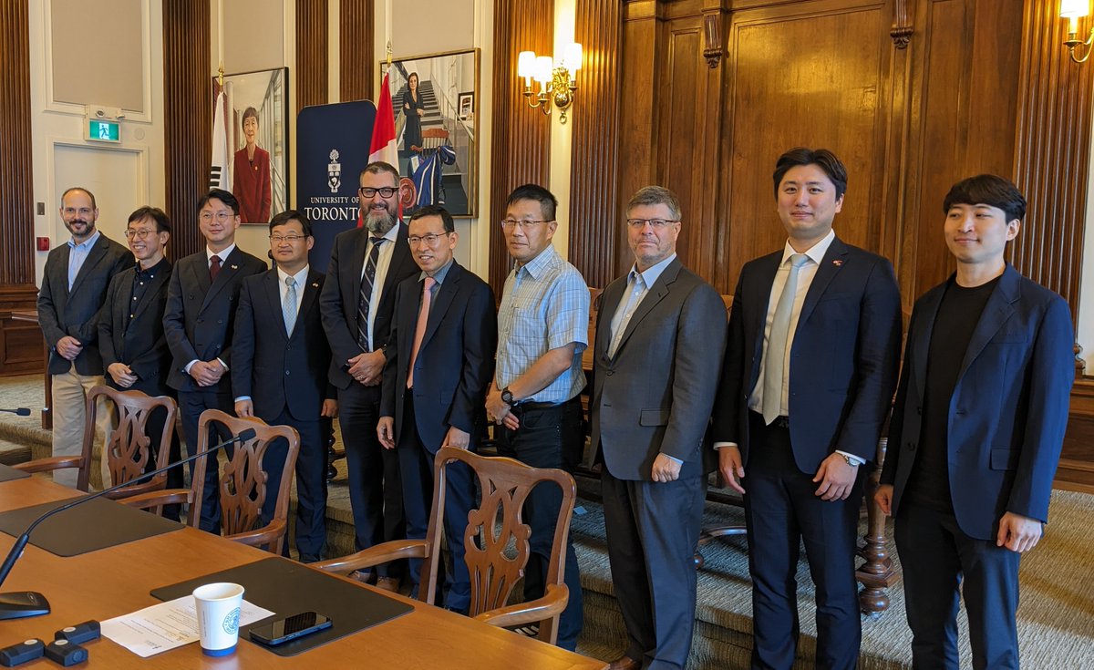 Exciting new opportunities for #UofT to cooperate in AI with Korea. <a href="/UofT/">University of Toronto</a> and National IT Industry Promotion Agency (<a href="/NIPAkr/">정보통신산업진흥원</a>) signed an MoU to foster collaboration and connect our AI ecosystems. <a href="/MofaToronto/">Korean Consulate Toronto 주토론토총영사관</a> @eyaldelara <a href="/cyclocrossguy/">Chris Yip</a> <a href="/NIPAkr/">정보통신산업진흥원</a> <a href="/alicja_sobecka/">Alicja Sobecka</a> <a href="/JohnZimCda/">John Zimmerman</a>
<a href="/AlexM_UT/">Alex Mihailidis</a>