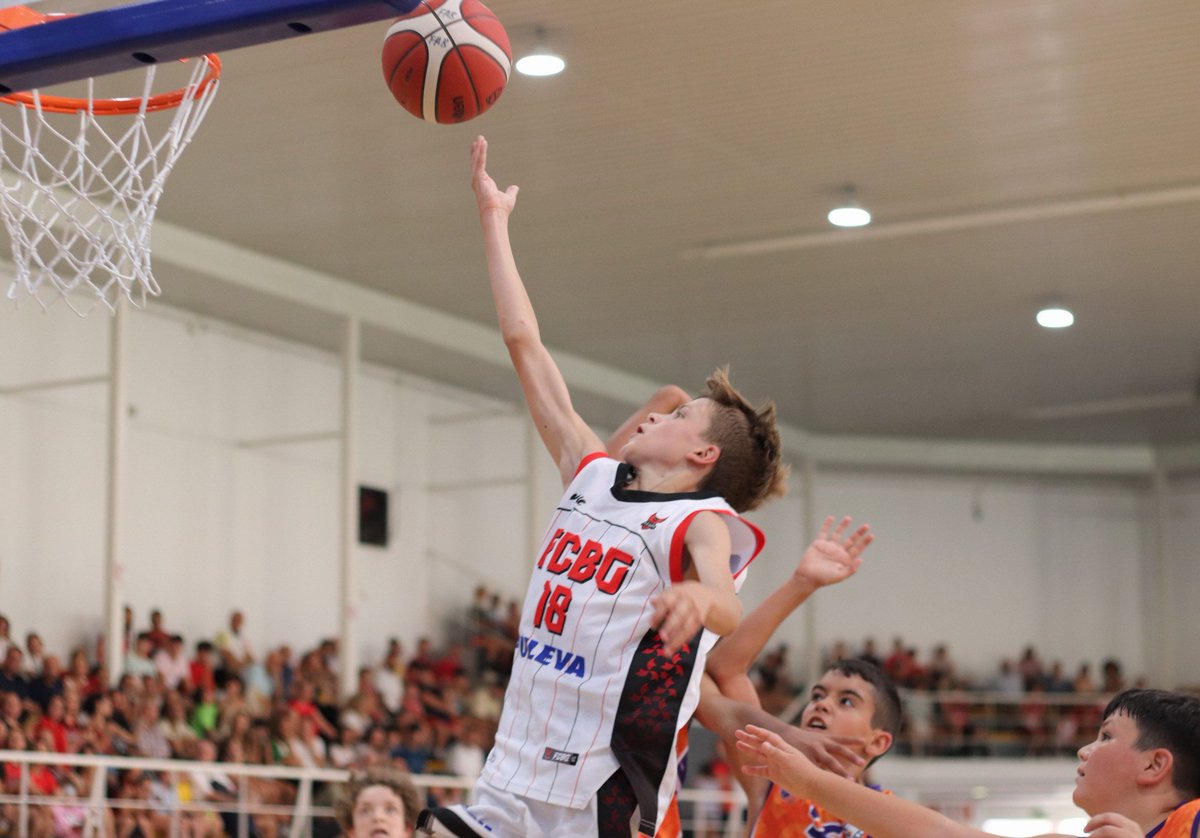 CoviranGranada's tweet photo. 🙌 ¡Final! ¡Final! ¡Final en el Veleta!

❤ ¡Segunda victoria del @OYAabogados FCBG en el #FEBMiniM2023!

🖤 Otro gran partido de nuestros alevines, que mañana buscarán la clasificación para octavos de final ante @oviedocb. https://t.co/MytEJSKIzK