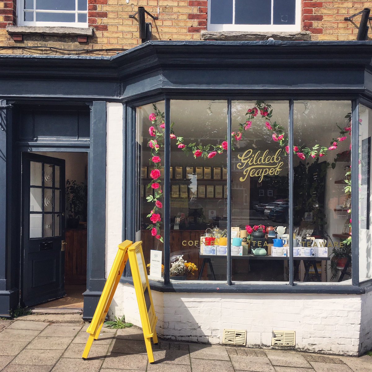 TheGildedTeapot's tweet photo. ✨ TEA NEWS ✨

We’re moving… online! 

Our Lymington lease is wrapping up, so we’re packing up the wagon and heading to online pastures in a workshop at the gorgeous @BotleyMills https://t.co/V6ok6ISb2V