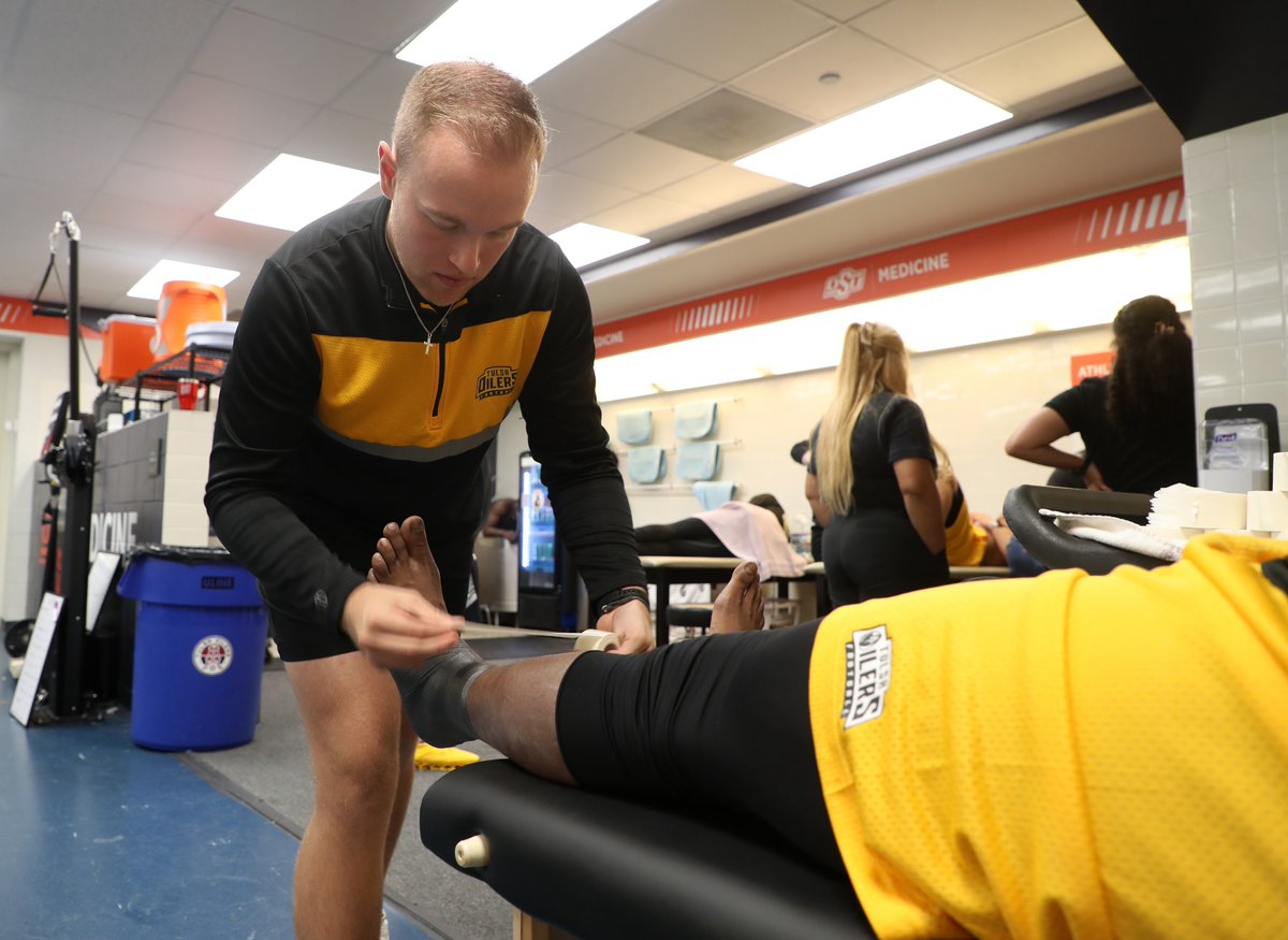 OSU Center for Health Sciences (@osumedicine) on Twitter photo Michael Daniels, OSU-CHS masters of Athletic Training alumnus (<a href="/OKStateMAT/">OKStateMAT</a>), is the head athletic trainer for the new Tulsa Oilers Football team! Read more about Michael and his work with <a href="/tulsa_oilers_fb/">Tulsa Oilers Football</a> here:
news.okstate.edu/articles/healt… Michael Daniels, OSU-CHS masters of Athletic Training alumnus (<a href="/OKStateMAT/">OKStateMAT</a>), is the head athletic trainer for the new Tulsa Oilers Football team! Read more about Michael and his work with <a href="/tulsa_oilers_fb/">Tulsa Oilers Football</a> here:
news.okstate.edu/articles/healt…