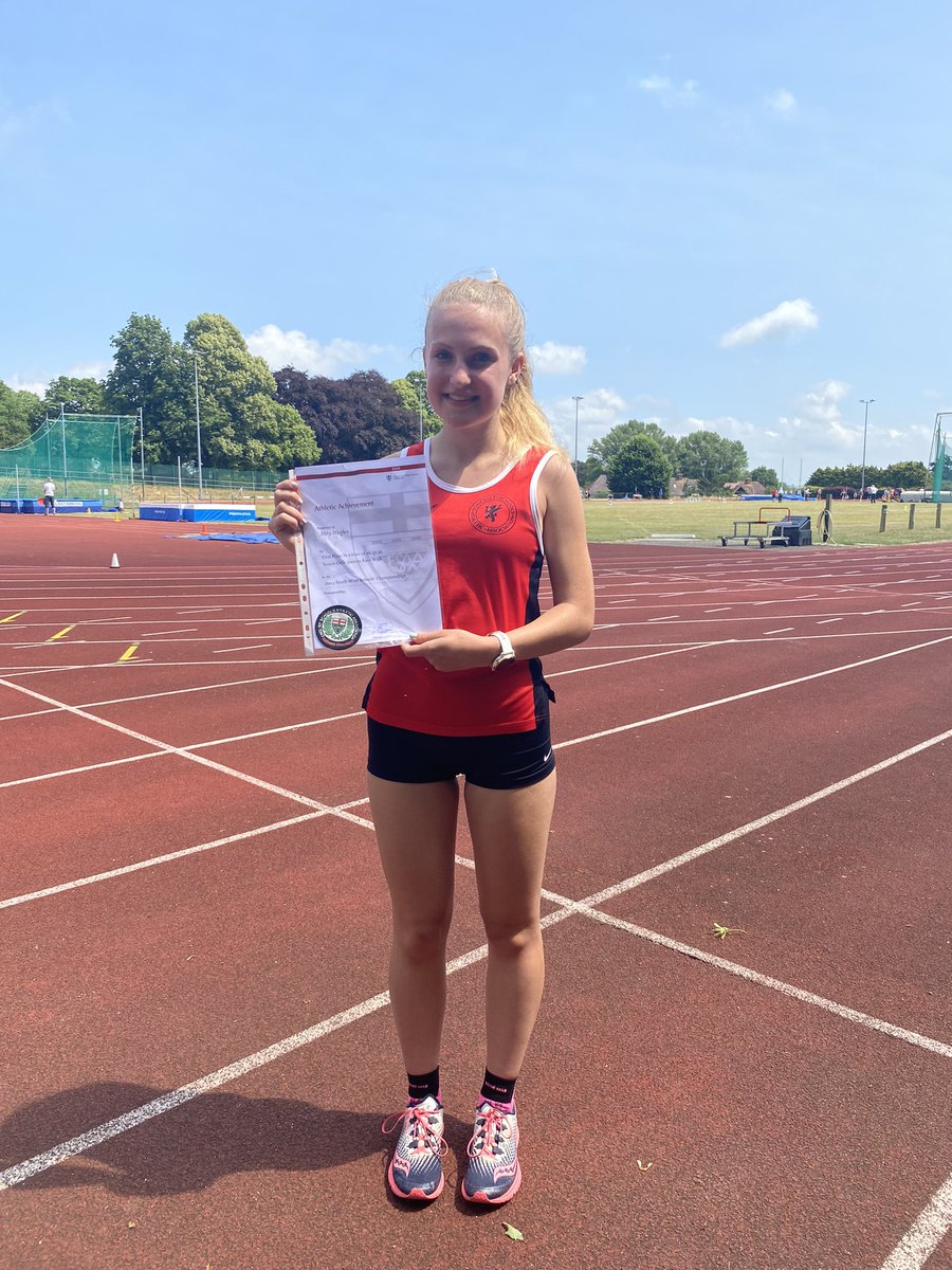 South West Schools 5000m race walk champion. It was a hard race in such hot conditions but good to be back racing after A levels. Thank you to @CoachSmiler for your continued support and @SSAA_athletics for another great event! @KingsTaunton @KCTSport @DoingItForDan @RunforRon