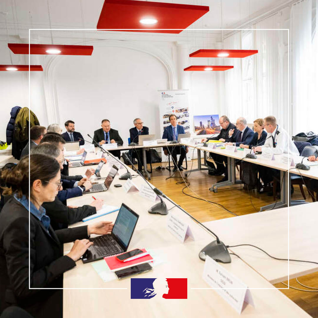 ACMOSS_FR's tweet photo. L'Agence ACMOSS a tenu son 1⃣ conseil d'administration le 26/04 sous la présidence de Thierry Bonhomme, en présence de Didier Martin, SG @Interieur_Gouv.

https://t.co/go3Jd2114n https://t.co/NxXcEUH2jg