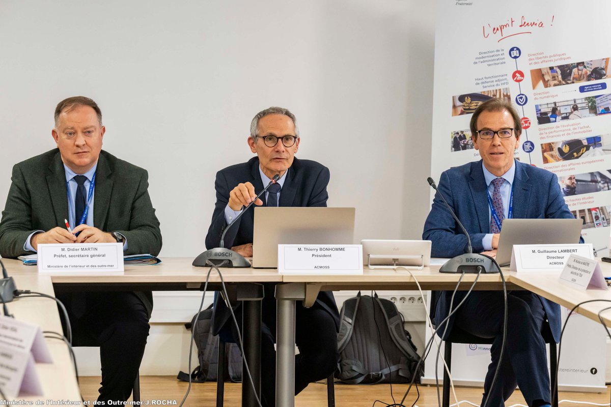 ACMOSS_FR's tweet photo. L'Agence ACMOSS a tenu son 1⃣ conseil d'administration le 26/04 sous la présidence de Thierry Bonhomme, en présence de Didier Martin, SG @Interieur_Gouv.

https://t.co/go3Jd2114n https://t.co/NxXcEUH2jg