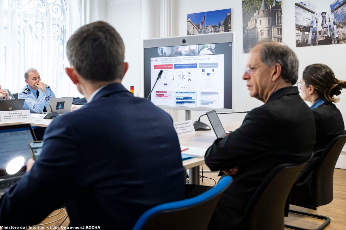 ACMOSS_FR's tweet photo. L'Agence ACMOSS a tenu son 1⃣ conseil d'administration le 26/04 sous la présidence de Thierry Bonhomme, en présence de Didier Martin, SG @Interieur_Gouv.

https://t.co/go3Jd2114n https://t.co/NxXcEUH2jg