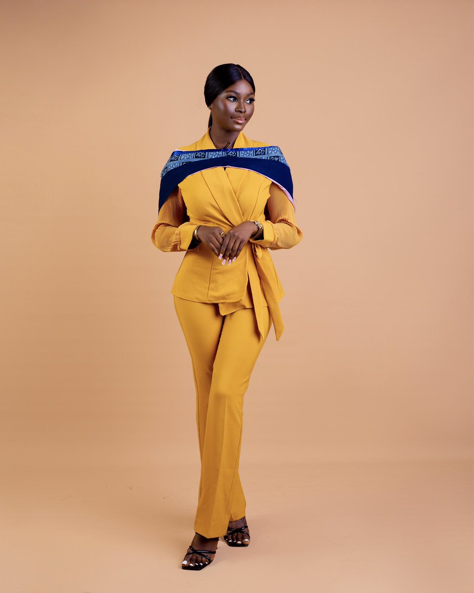 SimmyKolawole's tweet photo. Businesswoman & a BSc (Hons) degree holder. Congratulations to me π₯
All thanks to God ππΎ
#LASU26thConvocation https://t.co/t65968at99
