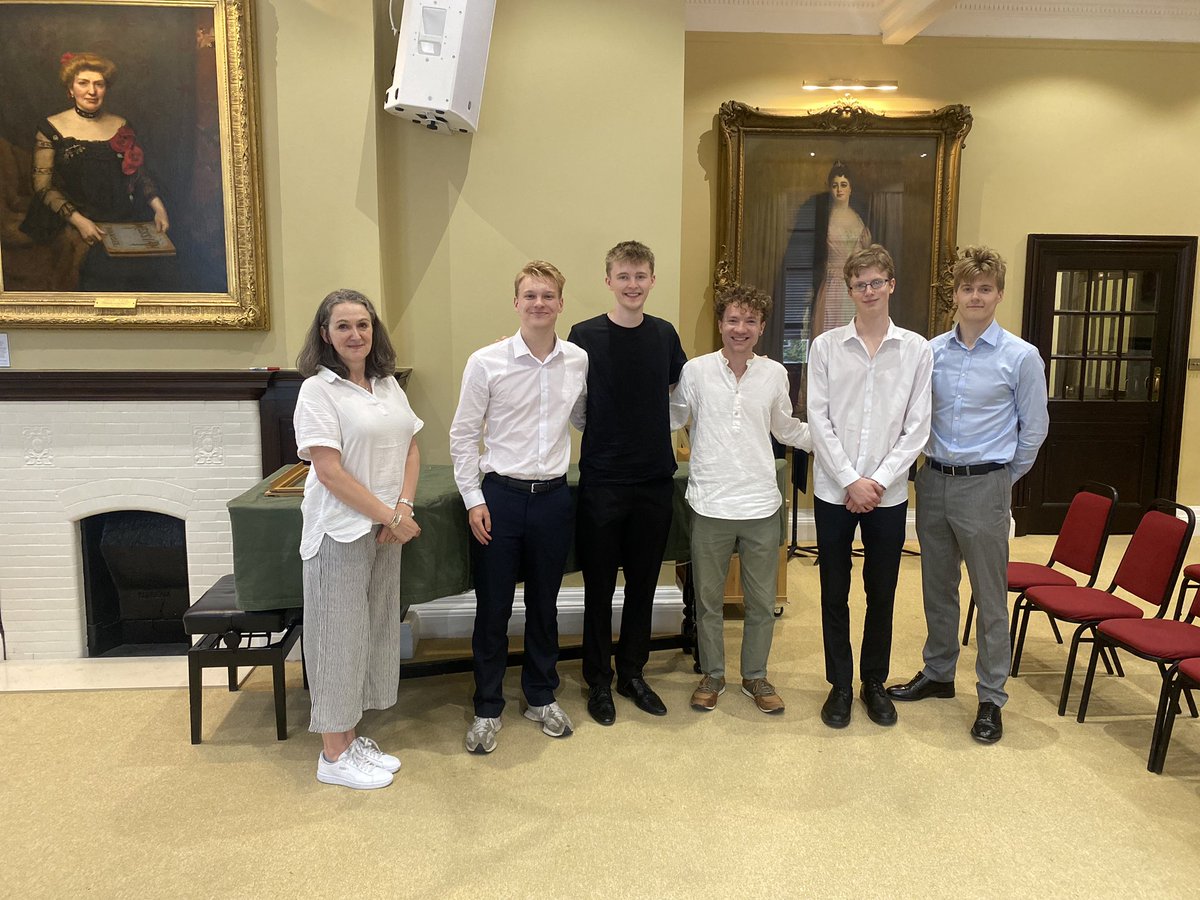 frasercontra's tweet photo. All round wonderful playing for the Academy Oboe Prize today, adjudicated by Rosie Staniforth. 

Congratulations to everybody and of course to @ChrisV73 the overall winner ! https://t.co/7GgUWTvBY5