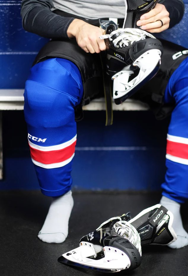 thehockeyshopbc's tweet photo. Lace bite is a common problem among hockey players that can cause significant discomfort and pain. Let's take a closer look at its causes and treatment options. 🏒👇️ https://t.co/n7Oz17jS3B