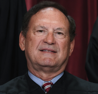 BREAKING: Scandal rocks the Republican-controlled Supreme Court as it's revealed that the wife of far-right Justice Samuel Alito leased land to an oil & gas company while her husband was fighting to dismantle the EPA — a shocking conflict of interest even by the GOP's corrupt…