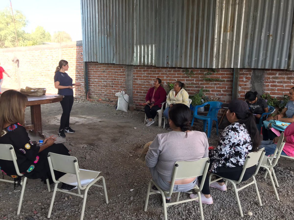 💜 Con la charla 'Tipos y Modalidades de Violencia' llegamos a la comunidad de Venado de Yóstiro, creando consciencia para que #JuntosRompeamosEsquemas. ¡Gracias por su participación! #YoMeCuidoYoTeCuido