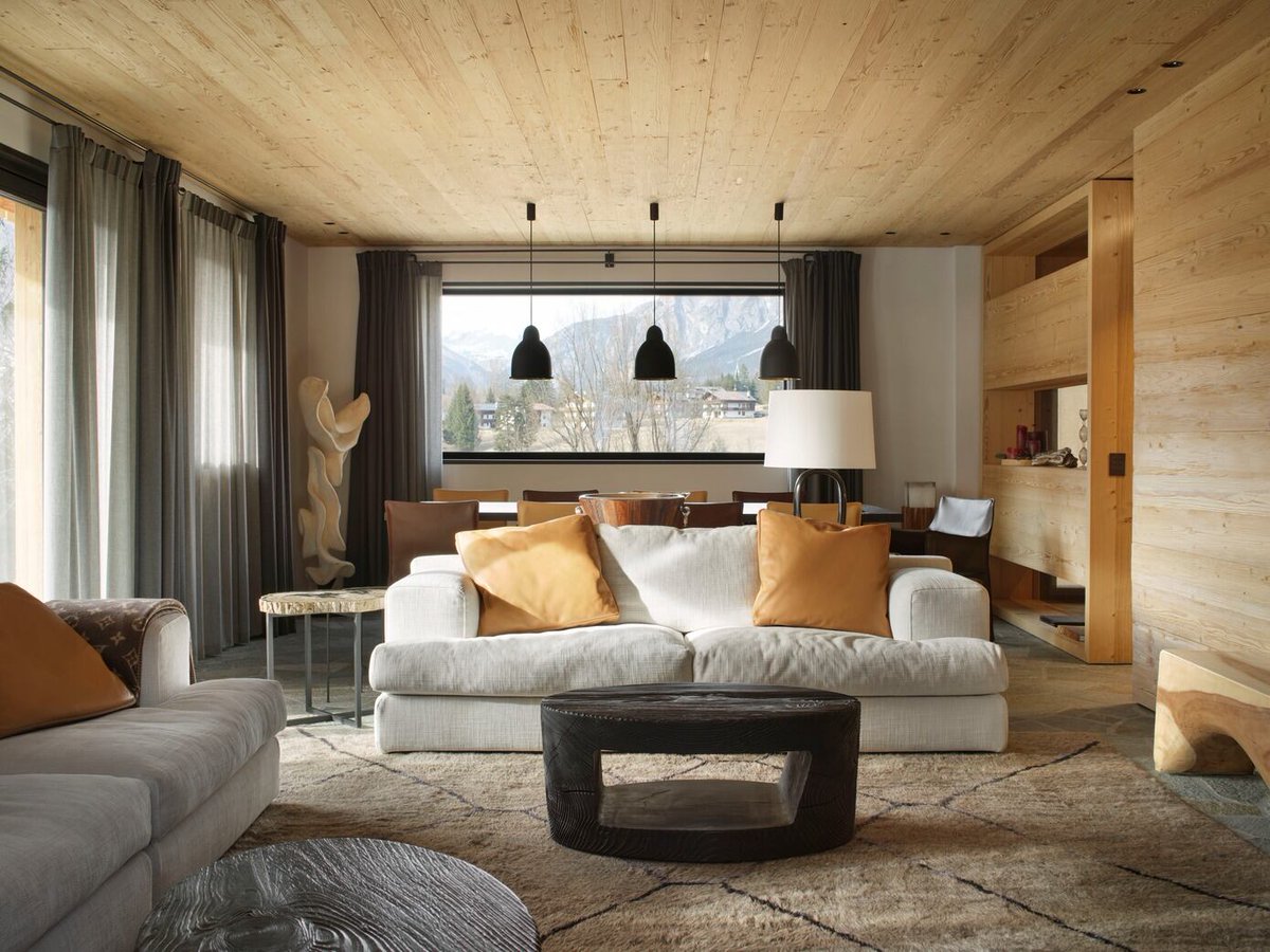 JoynerSpitzner's tweet photo. What's the first thing that catches your eye in this part of the house? #homestyle #interiors  https://t.co/DetQSTIWd7 https://t.co/SvKtClzzvo