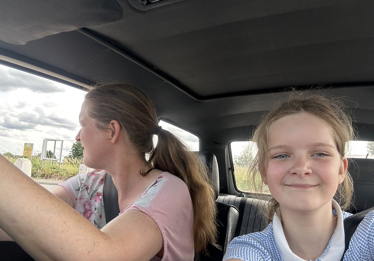 veedubhev's tweet image. This afternoon, mini me &amp;amp; I have collected one fixed Passat (now has brakes) &amp;amp; Edy, sporting new fuel pump, fuel filter, &amp;amp; a donated (at yesterdays meet) fuel pump regulator. Nice last drive home before a SORN while I save up for everything else needed #RestoringClassics😂🤦‍♀️