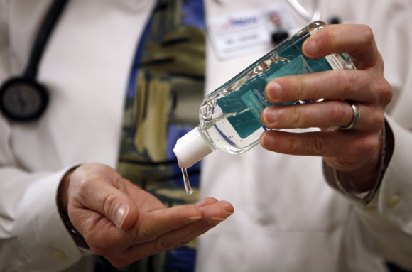 hospimilTiuna's tweet photo. #ATENCION👉|| Se responsable! Guardemos las medidas de bioseguridad!. Desinfecta tus manos con regularidad! Si aún no te has vacunado contra el #Covid_19 o no tienes las dosis completas, #Vacunate! #PorlaSaluddelaPatriaJuntosVenceremos! 🇻🇪#PatriaProductiva #hmvss https://t.co/5RkIfM5GsO